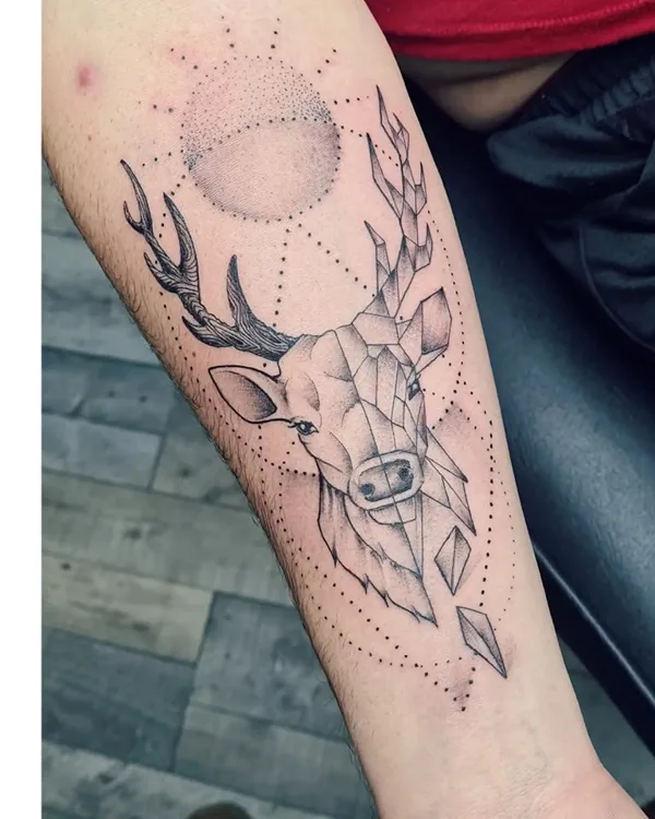 Cerf et motifs géométriques