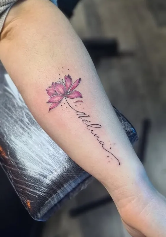 Fleur rose et lettrage